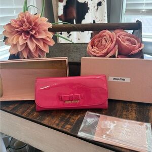Miu Miu Vernice Focco Peonia Patent Leather Wallet w/Box & Authenticity cards